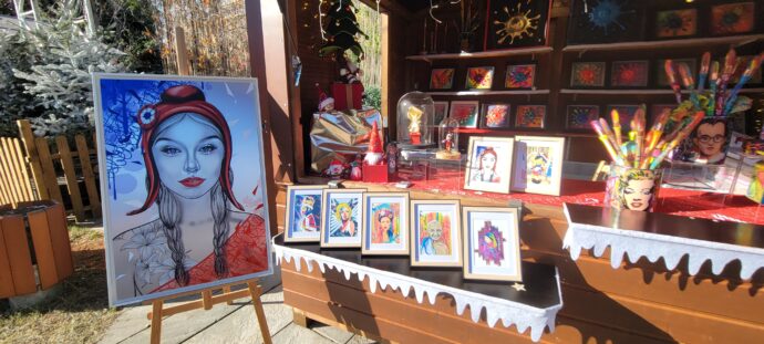 Vue du stand de Florence Fabris au Village de Noël de Nice, présentant ses créations Pop Art et lettrages 3D sur le thème de Nice (Nissart).